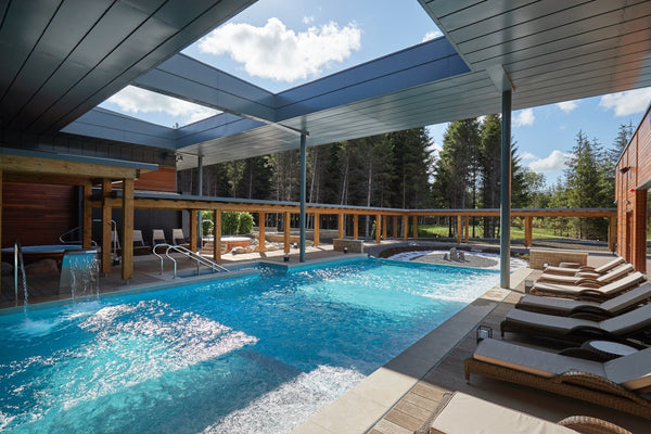 VOYA Wins Award for Excellent Service at Center Parcs Supplier Awards - VOYA Skincare
