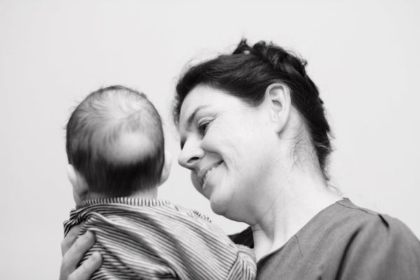WHAT IS A POSTPARTUM DOULA? - Voya Skincare